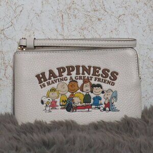 Coach Peanuts Corner Zip Wristlet (Chalk)